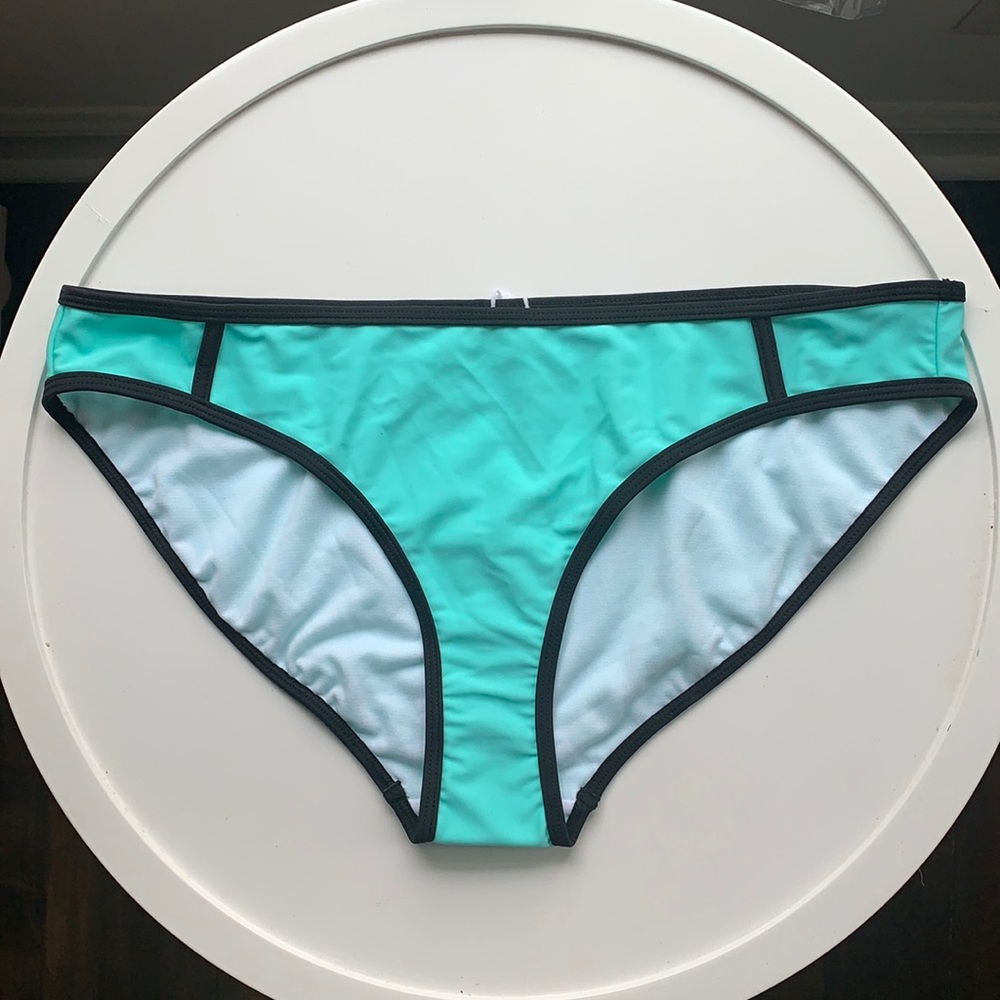 New swell Bikini bottom size L